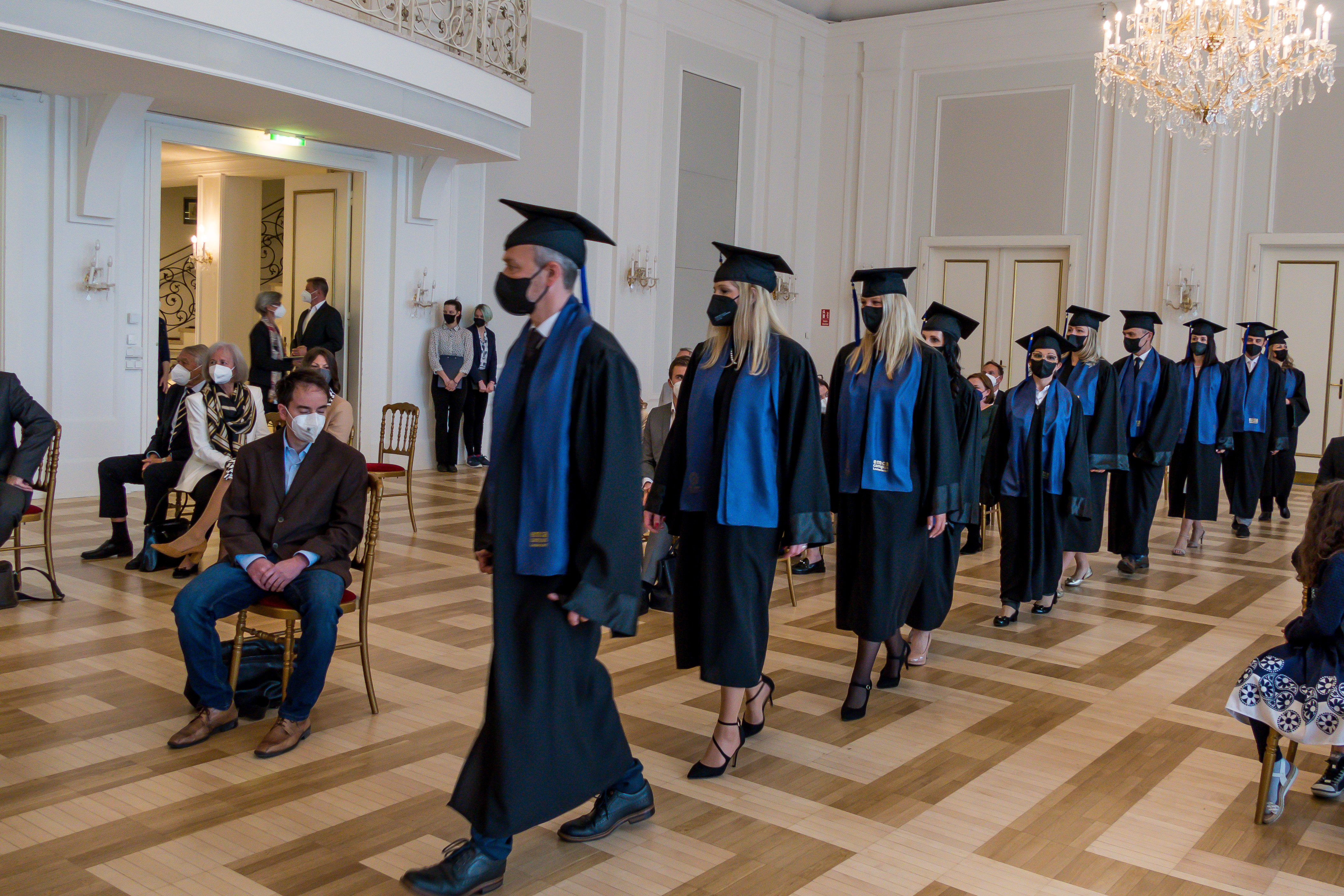 Einzug der Absolventen-innen